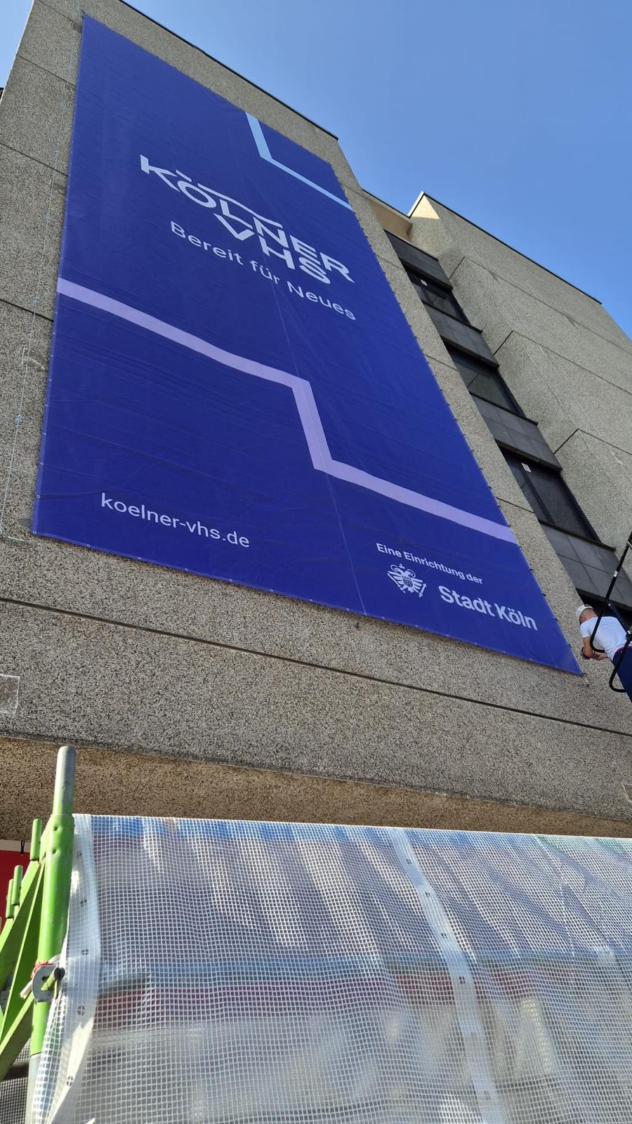 Fassadenbanner_Studienhaus_Bild_4.jpg